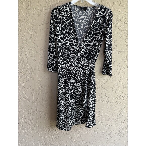 BCBG MaxAzria Women’s Small Black Ivory Floral 3/4 Sleeve Stretch Wrap Tie Dress - Picture 6 of 11
